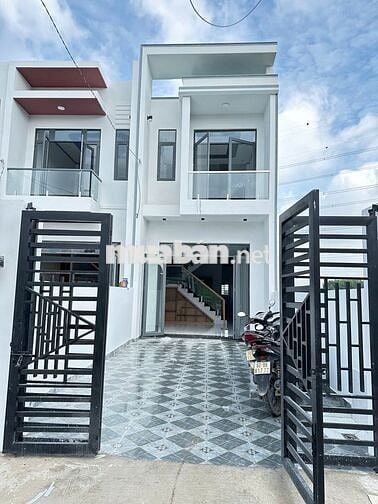 BÁN NHÀ 1 TRỆT 1 LẦU MỚI XÂY.SỔ HỒNG THỔ CƯ 100%.