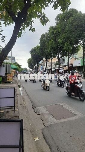 Nhà mặt tiền nguyễn kiệm giá 9tr