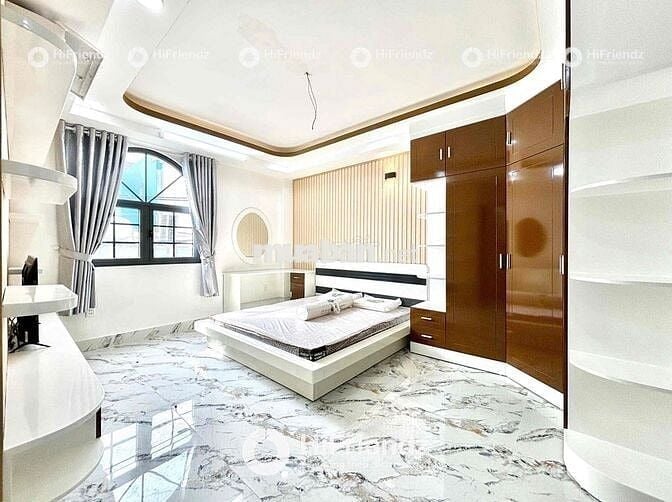 Studio Tone Trắng - CS Trời ngay Ngã 4 Bốn Xã, Đầm Sen - THANG MÁY