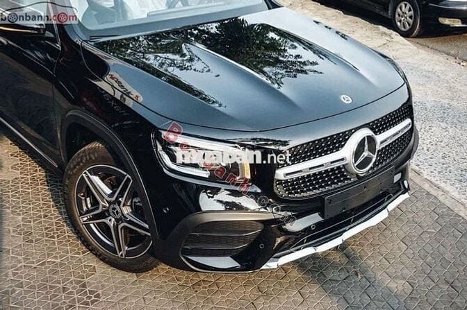 Mercedes GLB 200 màu đen