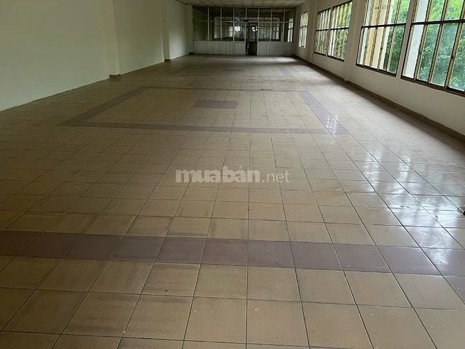 Cho thuê mặt bằng lầu 1, DT 600m2. Giá 90tr. KCN Tân Bình