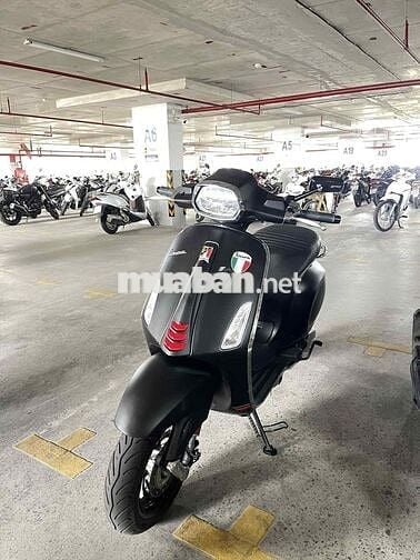 Xe tay ga Vespa 125 2022 đen nhám