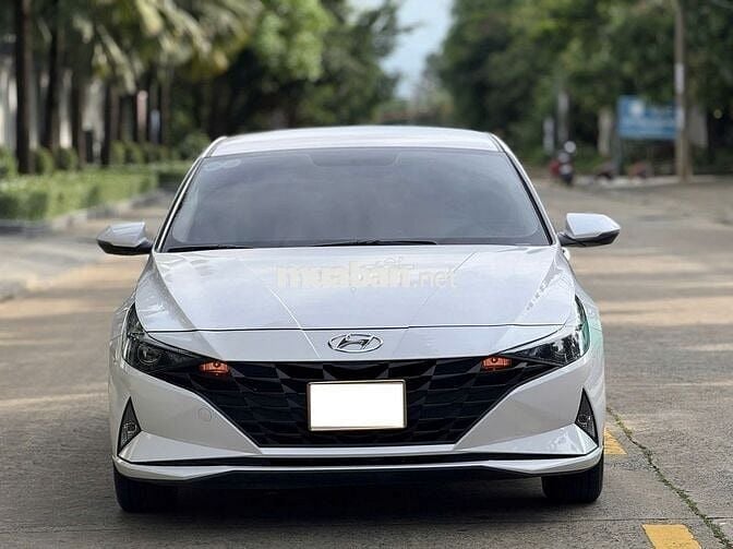 Huyndai Elantra 1.6 AT Tiêu Chuẩn 2023 - 3v8km