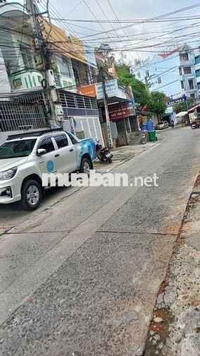 Cho thuê nhà 3 tầng 2 mặt tiền đường 2 Tháng 4 Vĩnh Hải TP Nha Trang