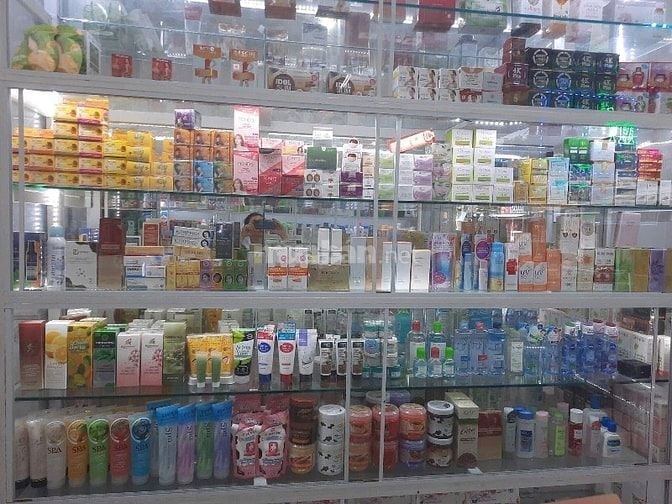 Cửa hàng tiêu dùng mỹ phẩm tuyển nhân viên bán hàng