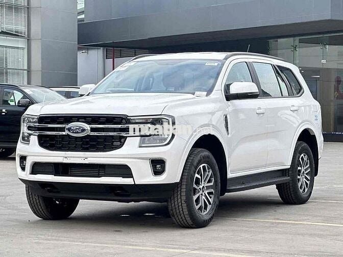 Ford Everest 2025 Ambiente 2.0L 4x2 AT mới 100%