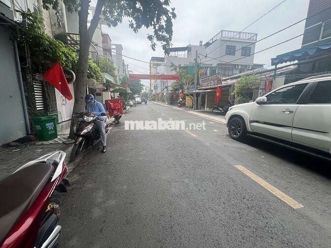 Bán nhà mặt tiền đường Tân quy.