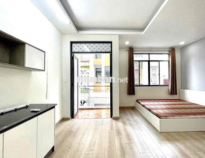 Thuê ngay phòng trọ 30m2 view ban công Gần khu ăn uống Phan Xích Long