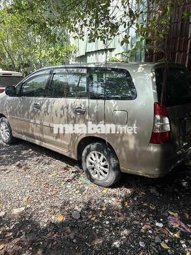 Toyota Innova 2012 2.0E - 100000 km