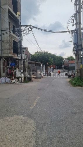 Cần bán 35m2 mặt tiền 5m ngõ 353 phố Bát Khối đối diện Aeon Long Biên