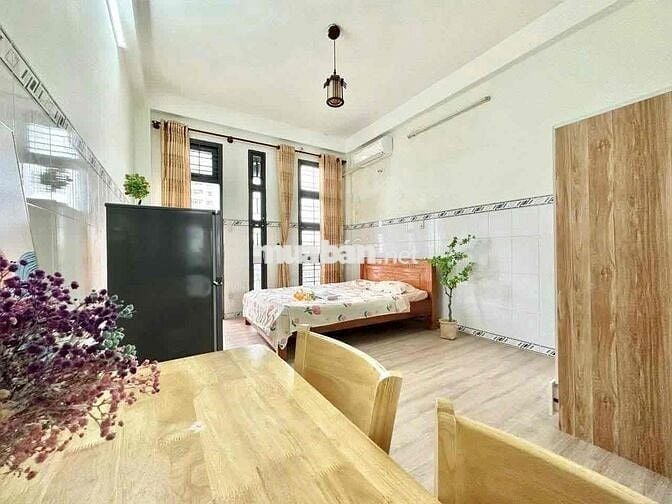 CĂN HỘ ĐẦY ĐỦ NỘI THẤT BAN CÔNG ĐÓN GIÓ NẰM NGAY TRỤC ĐƯỜNG LỚN