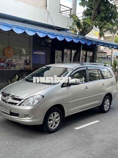 Toyota Innova 2006 G - 1212 km