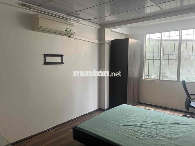 phòng cửa sổ 30m2 đường Nguyễn Văn Cừ, Q.5