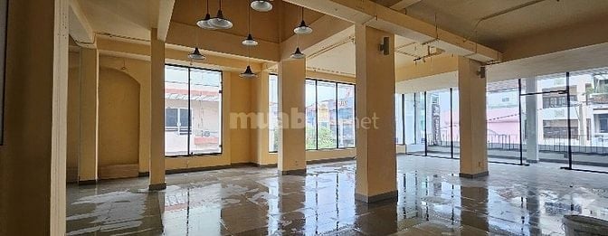 Cho thuê nhà Mặt tiền Nguyễn Gia Trí. DT 8,5x22m. Trệt 2L Giá 150tr