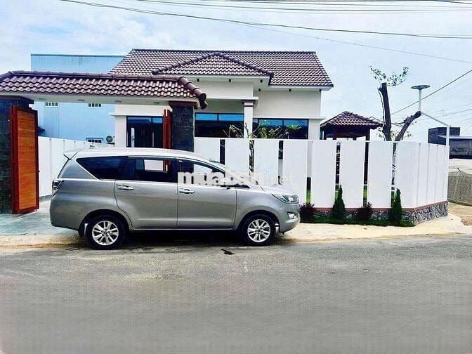 Căn nhà vườn villa đẹp sang.Dt 195,4m thổ+vườn.giá 2tỷ290 mặt tiềnnhựa