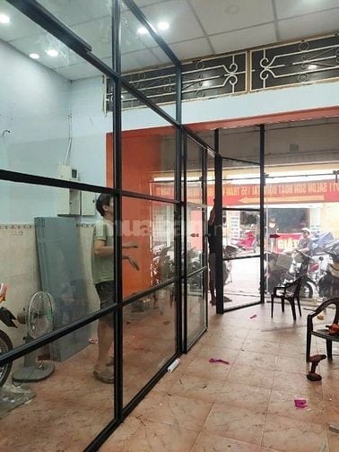 Thanh Lý Vách Kính CL nhiều khung nhỏ có 2 cửa lùa