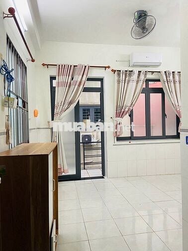 PHÒNG MỚI CÓ BAN CÔNG, MÁY LẠNH-GẦN CHỢ BÀ CHIỂU 25M2