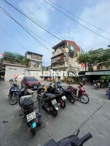 Bán nhà tập thể phố Quỳnh Mai nhà đẹp 2 thoáng ở ngay 70m tầng 2 giá 3