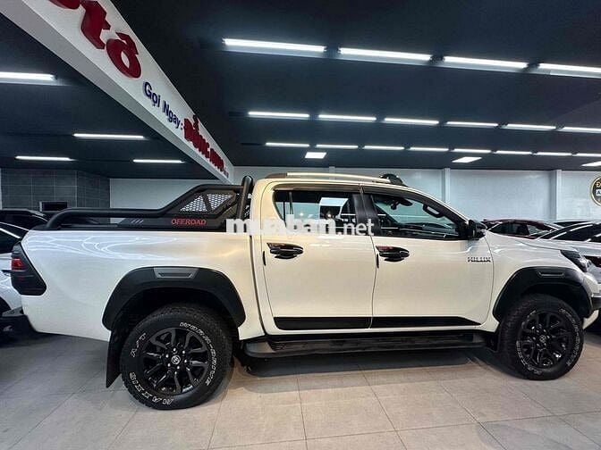 Toyota Hilux 2021 2.8 4x4 AT Adventure - 45000 km