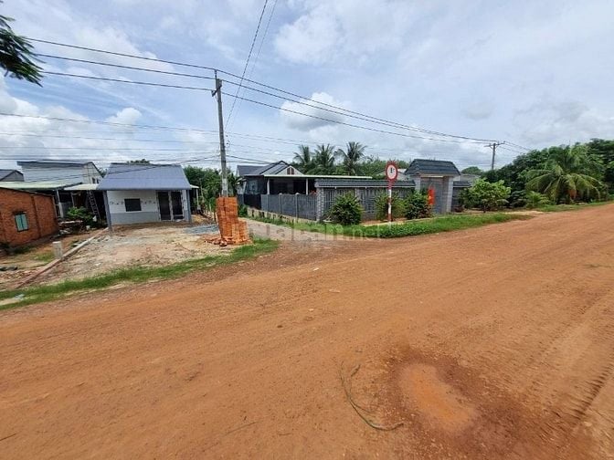 2400m2 có thổ cư, có nhà. 52m mặt tiền. Ngay KCN. 5,05 tỷ 