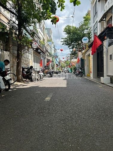 Bán nhà 17 tỷ mặt tiền đường Đỗ Quang - P. Thảo Điền Quận 2 ****