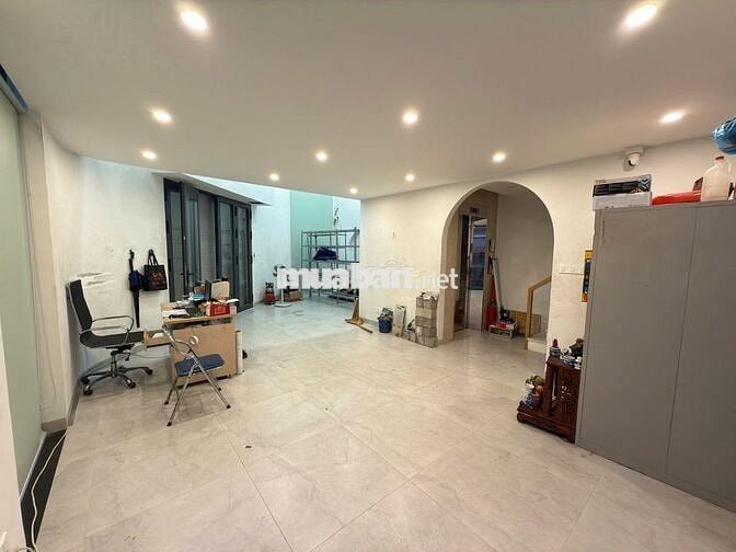 CHo thuê nhà căn góc 2 mặt tiền đường Nguyễn xuân khoát 8,5x12,5m 1L