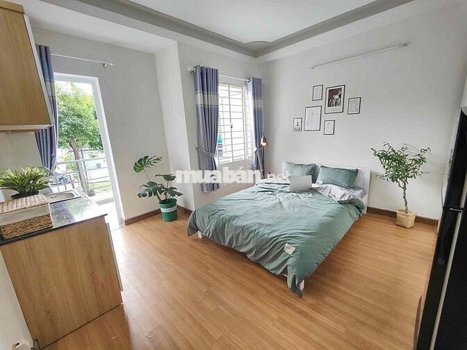 STUDIO BAN CÔNG SIÊU RỘNG NGAY CÔNG VIÊN LÀNG HOA THOÁNG MÁT