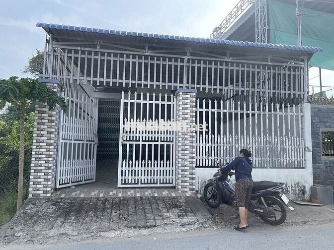 Bán nhà mặt tiền chính chủ, đầu đường Lộ Vàm, Chợ Gạo, Tiền Giang