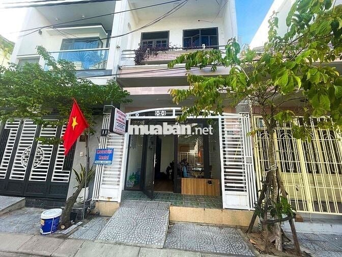Mặt bằng kết hợp, có kho rộng rãi, bao điện nước