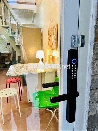 Cho thuê nhà Mới, Đầy đủ NT - Hẻm xe hơi, Nguyễn Trãi Quận 1