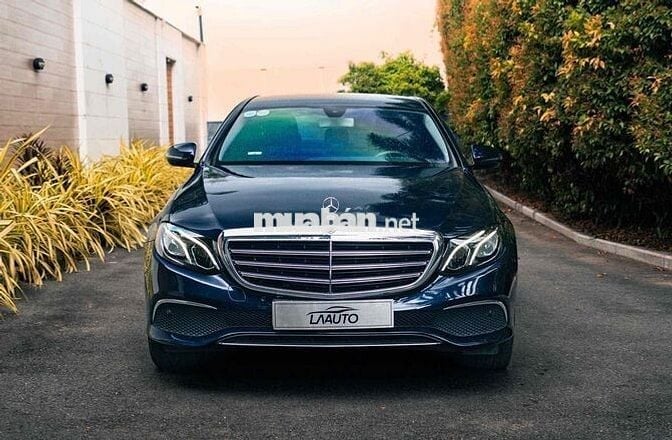 Mercedes- Benz E200 Đklđ 2017 - trả trước 350tr