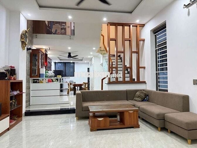 Bán căn nhà 3tầng . 2mặt tiền đường Nguyễn lữ. Khu Am Việt Á Đà Nẵng