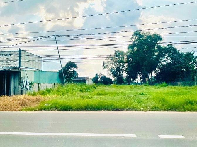 BÁN MÃNH VƯỜN (2.540M2) ĐẤT THỔ CƯ SHR NGAY CHỢ DÂN ĐÔNG GIÁ 590 TR