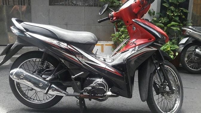 Xe máy nhà cần bán do không xài tới