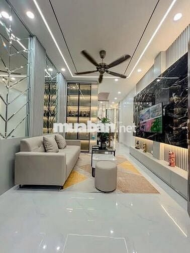 Nhà mặt tiền 320m2,  4 phòng ngủ, Minh khai, Q.Hai Bà Trưng