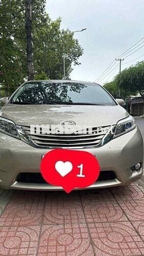 Toyota Sienna 2015 3.5LE màu vàng cát