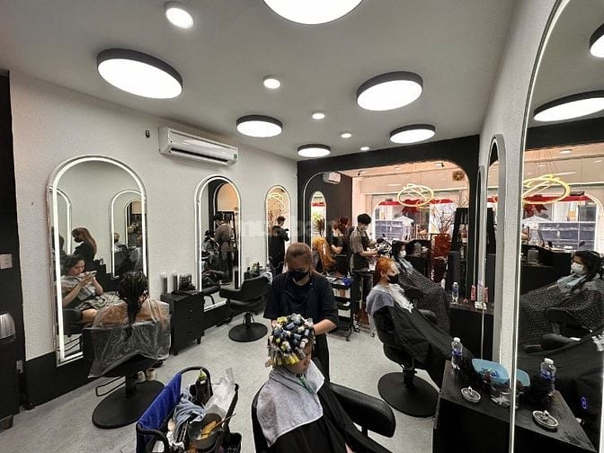 Salon Lợi Phạm Cần tuyển: 3 thợ phụ nữ + 2 thợ phụ 9 nam + 2 thợ 9 nam