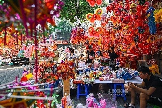 Dịp Trung Thu Cửa Hàng Cần Tuyển 3 LĐPT Phụ Bán Hàng 