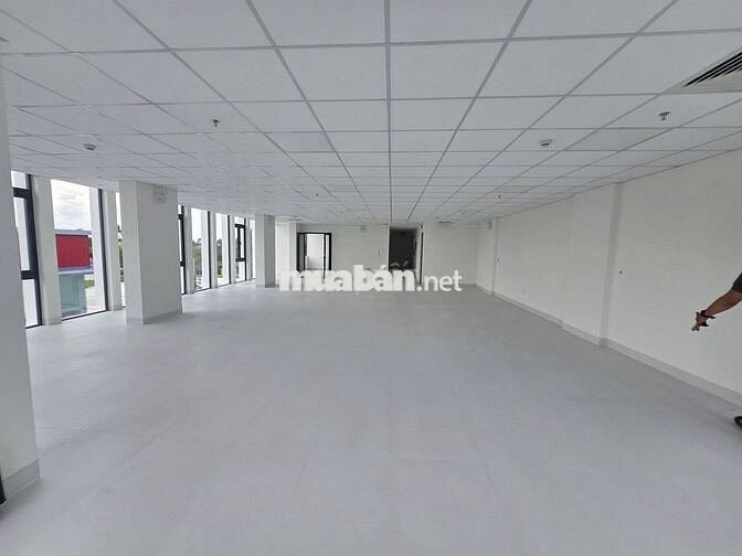 Cho thuê nhà mặt tiền 3 tầng 2 mặt tiền đường Nguyễn Hữu Thọ
