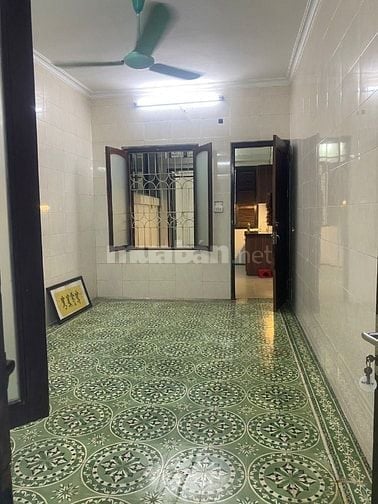 Cho thuê căn hộ 50m2 phố Trần Hưng Đạo, phường Cửa Nam