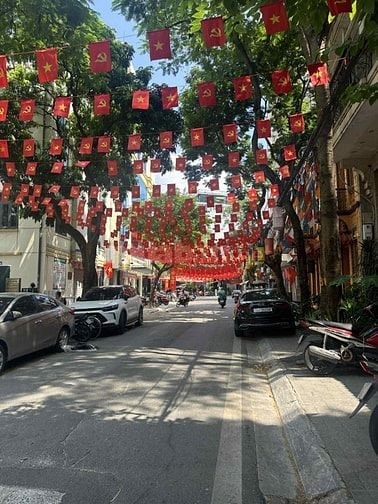 Bán nhà phố Trấn Vũ - Trúc Bạch, 7 tầng, có thang máy, vỉa hè, ô tô