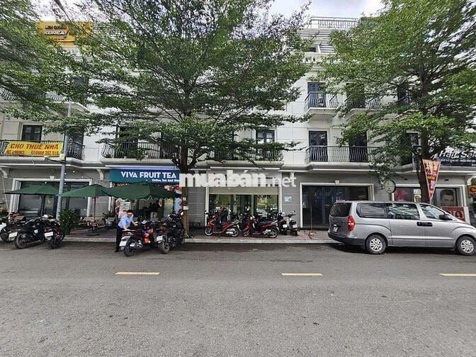 Nhà shophouse mặt tiền kinh doanh sầm uất Vincom550 p. Dĩ An