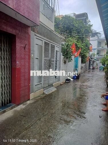 Nhà riêng - 102m2 - 2 phòng ngủ -  2 toilet+ full nội thất+ ban công..