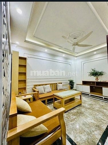 Cho thuê nhà 5 tầng ngay chân cầu Long Biên