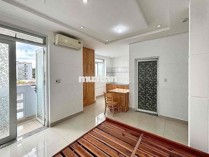 CĂN HỘ BAN CÔNG FULL NỘI THẤT NGAY CÔNG VIÊN LÀNG HOA