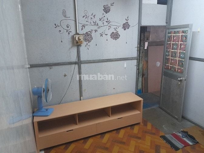 Phòng trọ giá rẻ Q1 giờ giấc tự do thuận tiện đi về