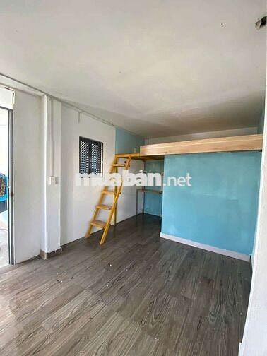 PHÒNG TRỌ CÓ GÁC CỬA SỔ TRỜI GẦN VLU IUH CHỢ BÀ CHIỂU ĐƯỜNG PVĐ