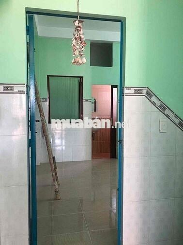Phòng thoáng mát, sạch sẽ, sát mặt tiền sân thượng