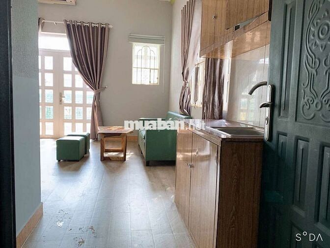 Cho thuê CHDV Studio Ban công rộng, Cửa sổ rộng ánh sáng tốt Tại Emart