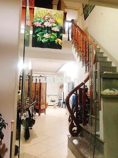 Cho thuê nhà ở mặt ngõ rộng ô tô tải đỗ tận cửa, gần trung tâm